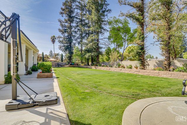 2205 Nantes Way, Bakersfield, CA 93311