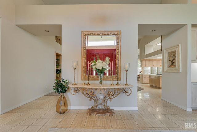 2205 Nantes Way, Bakersfield, CA 93311