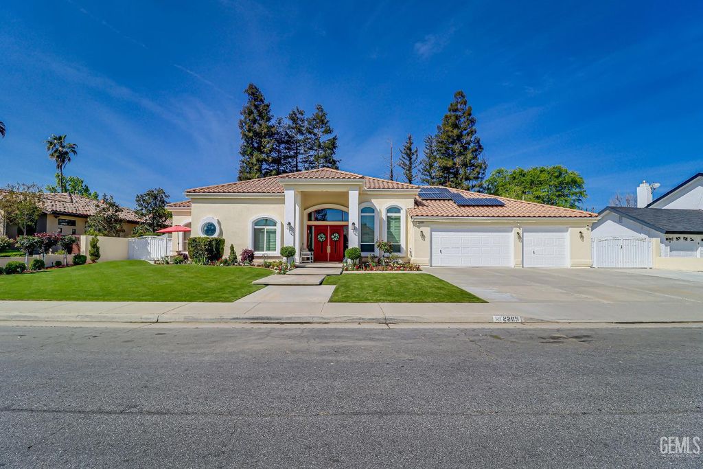 2205 Nantes Way, Bakersfield, CA 93311