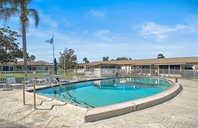 2819 SWIFTON DRIVE 9, Sarasota, FL 34231