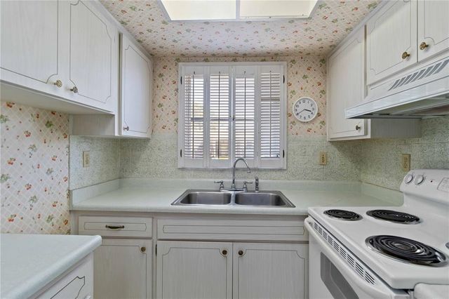 2819 SWIFTON DRIVE 9, Sarasota, FL 34231