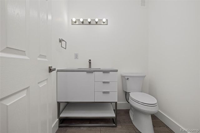 24390 Green Valley Street, Southfield, MI 48033