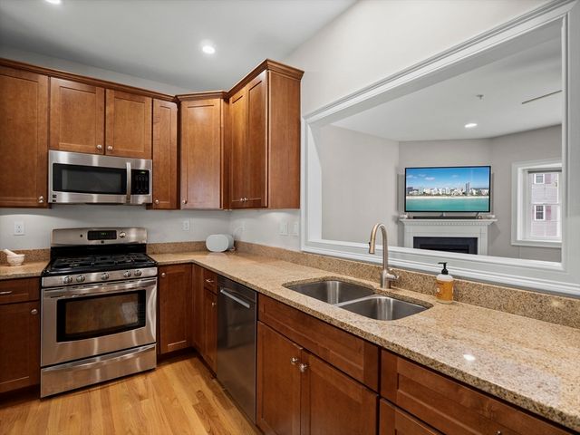 262 Winn Street B, Burlington, MA 01803