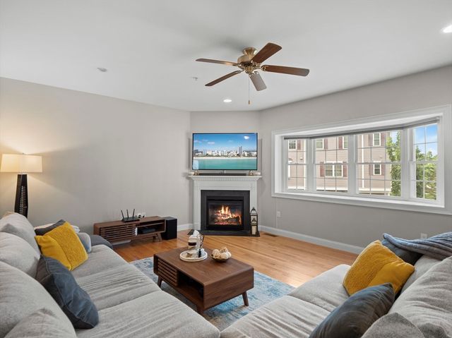 262 Winn Street B, Burlington, MA 01803