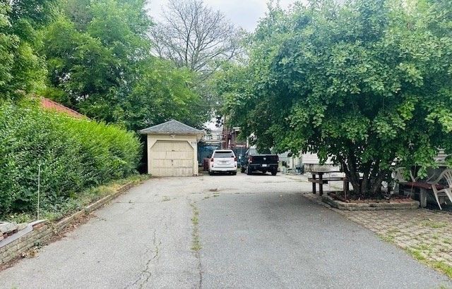 257 Stevens St, Lowell, MA 01851