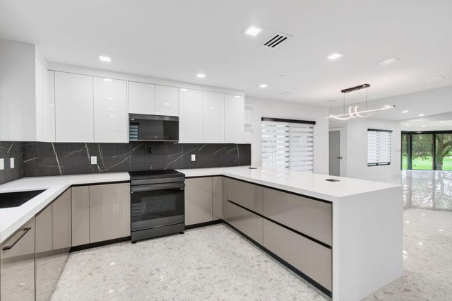15339 Strathearn Drive 10603, Delray Beach, FL 33446