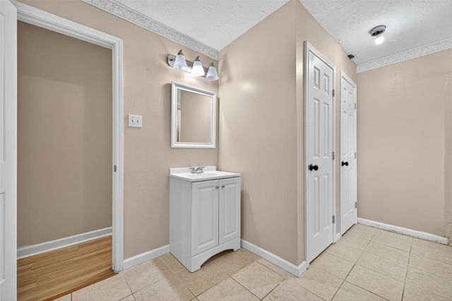 12114 Mckamy Drive, Houston, TX 77067