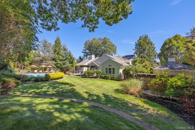 34 Varsity Boulevard, East Setauket, NY 11733