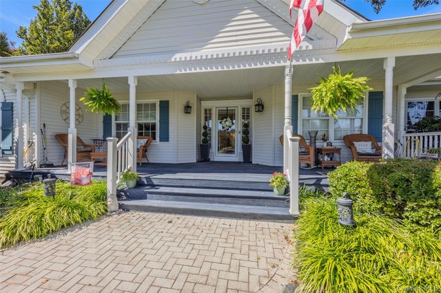 34 Varsity Boulevard, East Setauket, NY 11733