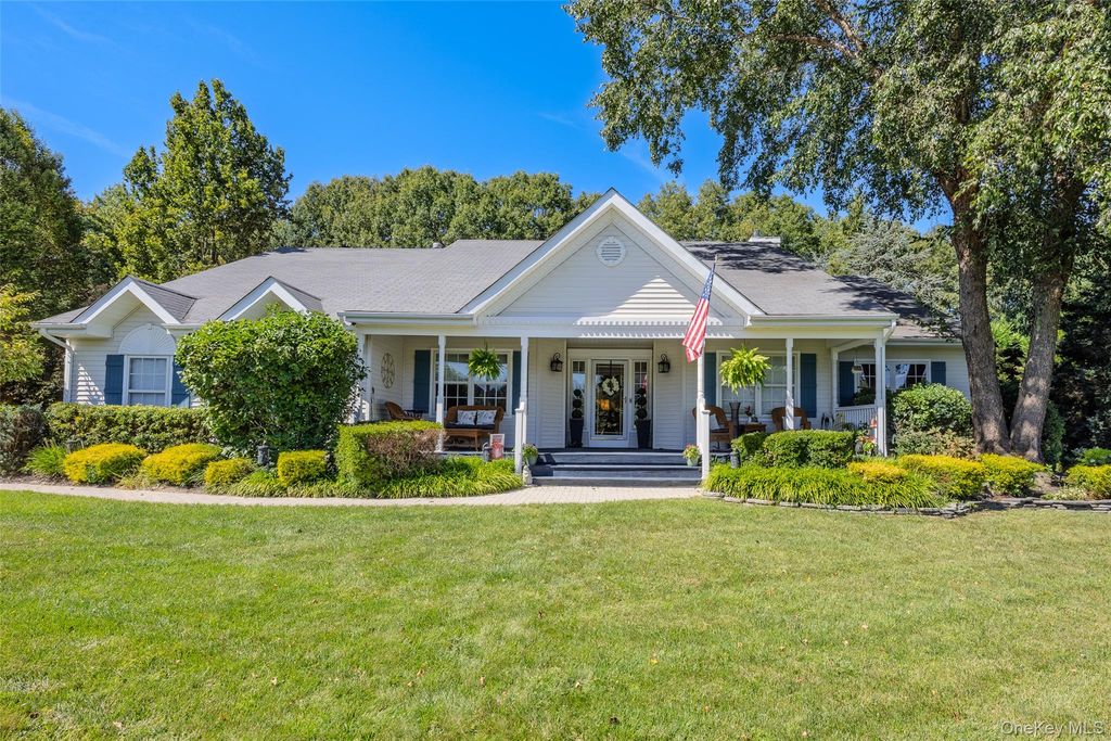 34 Varsity Boulevard, East Setauket, NY 11733