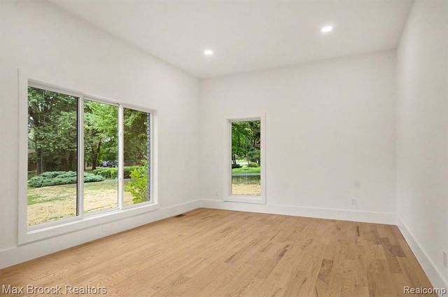 4570 Burnley Drive, Bloomfield Hills, MI 48304