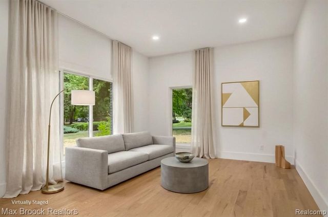 4570 Burnley Drive, Bloomfield Hills, MI 48304