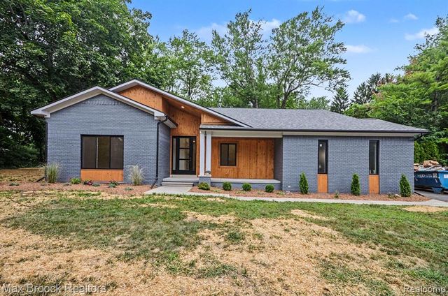 4570 Burnley Drive, Bloomfield Hills, MI 48304