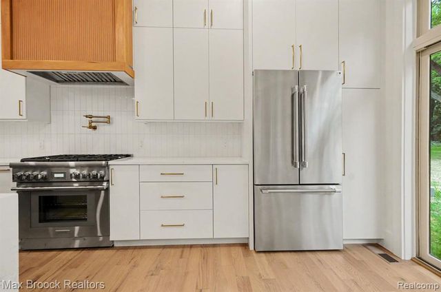 4570 Burnley Drive, Bloomfield Hills, MI 48304