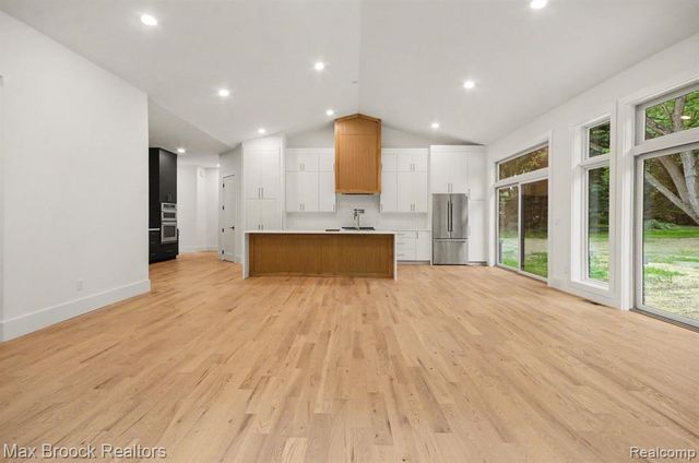 4570 Burnley Drive, Bloomfield Hills, MI 48304