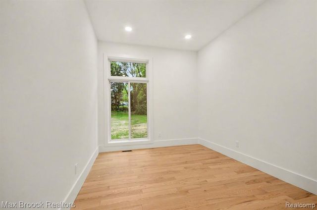 4570 Burnley Drive, Bloomfield Hills, MI 48304