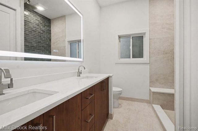 4570 Burnley Drive, Bloomfield Hills, MI 48304
