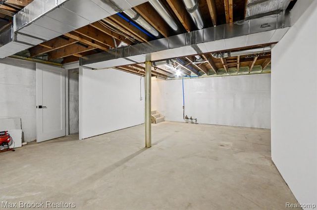 4570 Burnley Drive, Bloomfield Hills, MI 48304
