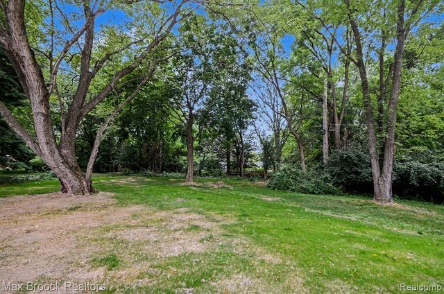 4570 Burnley Drive, Bloomfield Hills, MI 48304