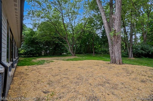 4570 Burnley Drive, Bloomfield Hills, MI 48304
