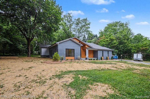 4570 Burnley Drive, Bloomfield Hills, MI 48304