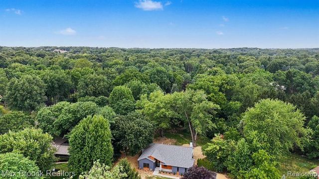 4570 Burnley Drive, Bloomfield Hills, MI 48304