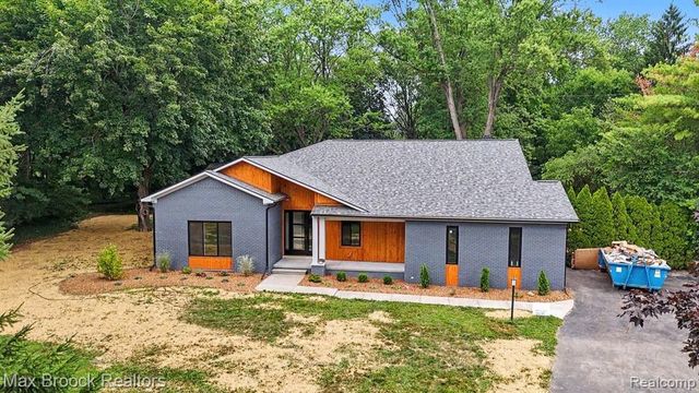 4570 Burnley Drive, Bloomfield Hills, MI 48304