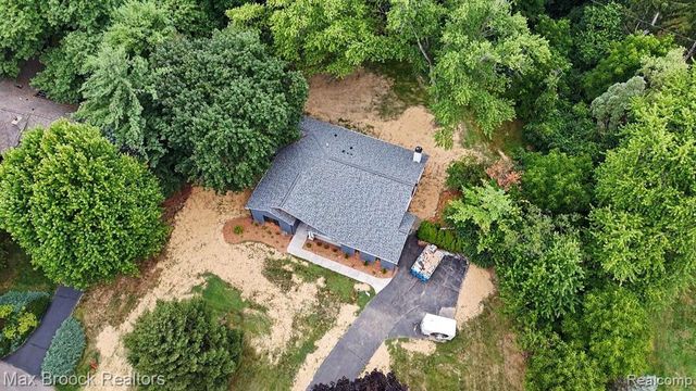 4570 Burnley Drive, Bloomfield Hills, MI 48304