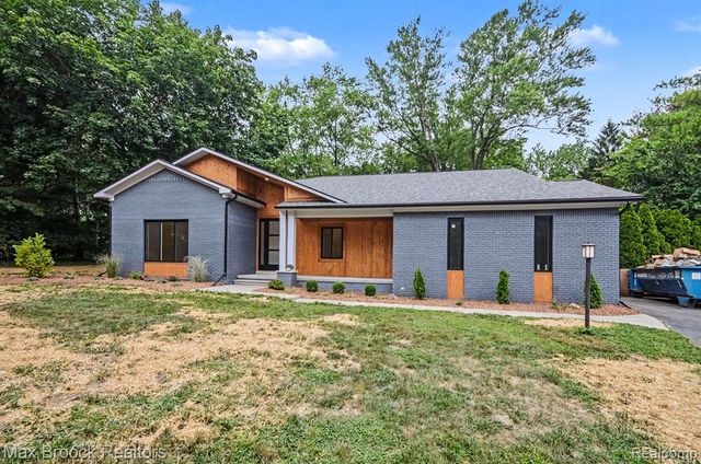 4570 Burnley Drive, Bloomfield Hills, MI 48304