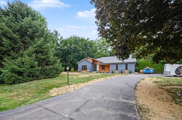4570 Burnley Drive, Bloomfield Hills, MI 48304
