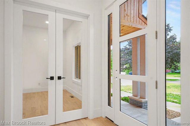 4570 Burnley Drive, Bloomfield Hills, MI 48304