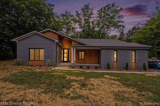 4570 Burnley Drive, Bloomfield Hills, MI 48304