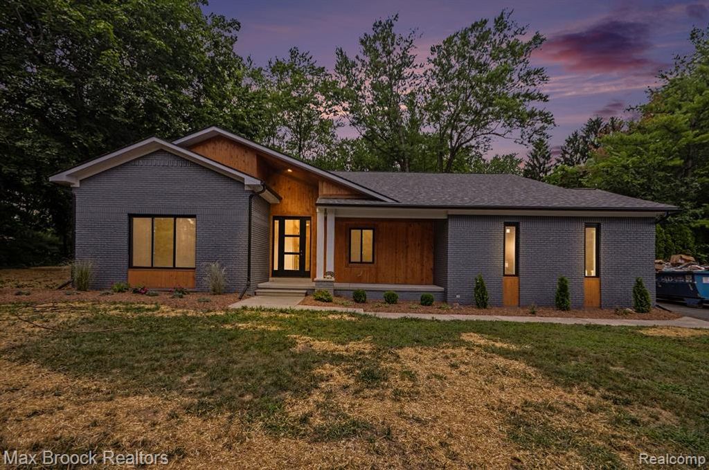 4570 Burnley Drive, Bloomfield Hills, MI 48304