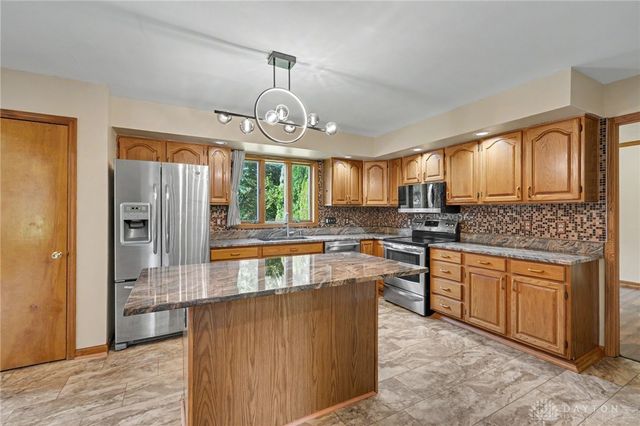 35 Sycamore Creek Drive, Springboro, OH 45066
