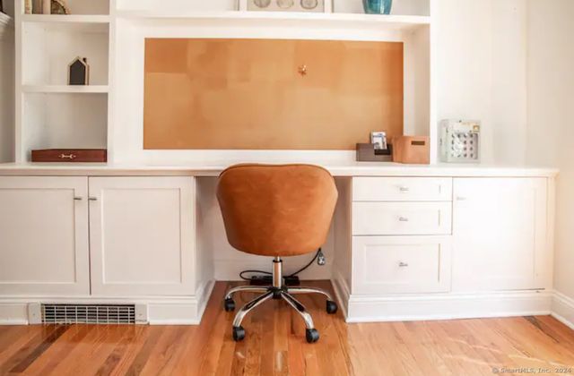 5 Hollow Spring Road, Norwalk, CT 06854