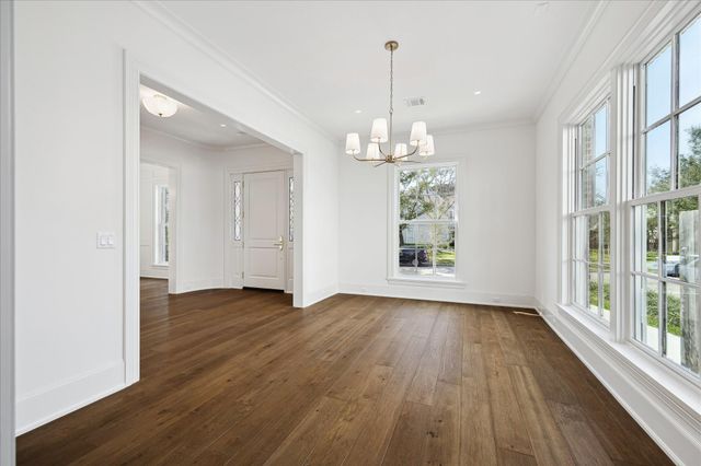 6439 Westchester Avenue, West University Place, TX 77005