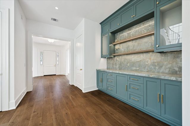 6439 Westchester Avenue, West University Place, TX 77005