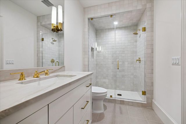 6439 Westchester Avenue, West University Place, TX 77005