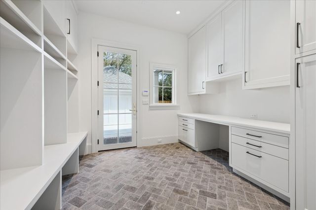 6439 Westchester Avenue, West University Place, TX 77005