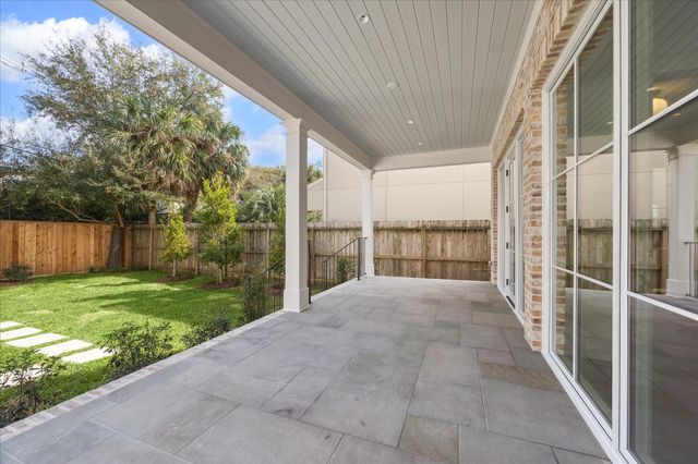 6439 Westchester Avenue, West University Place, TX 77005