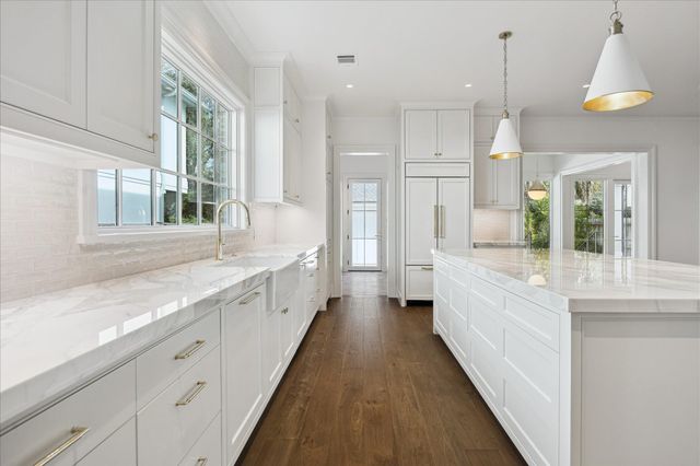 6439 Westchester Avenue, West University Place, TX 77005