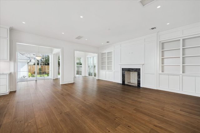 6439 Westchester Avenue, West University Place, TX 77005