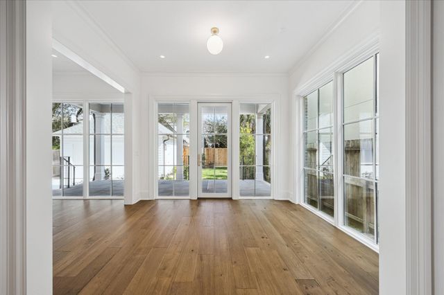 6439 Westchester Avenue, West University Place, TX 77005