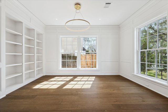 6439 Westchester Avenue, West University Place, TX 77005