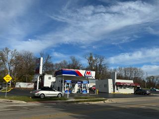 12-14-16 Napervile Road W, Westmont, IL 60559