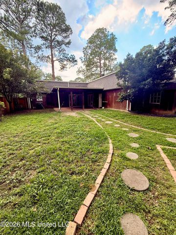 5230 Ridgewood Road, Jackson, MS 39211