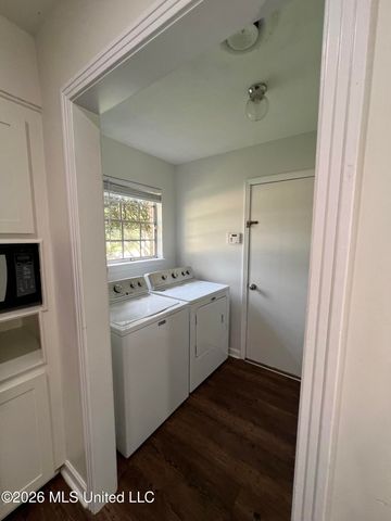 5230 Ridgewood Road, Jackson, MS 39211