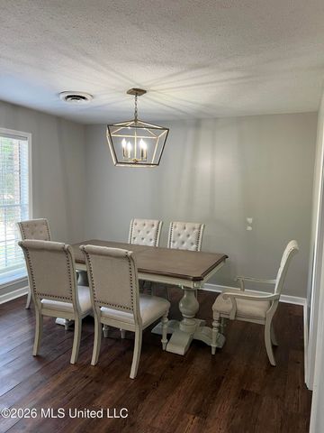 5230 Ridgewood Road, Jackson, MS 39211