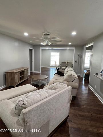 5230 Ridgewood Road, Jackson, MS 39211