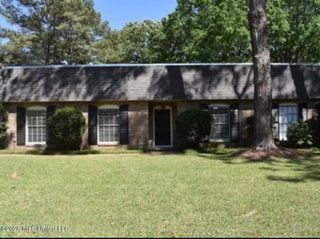5230 Ridgewood Road, Jackson, MS 39211